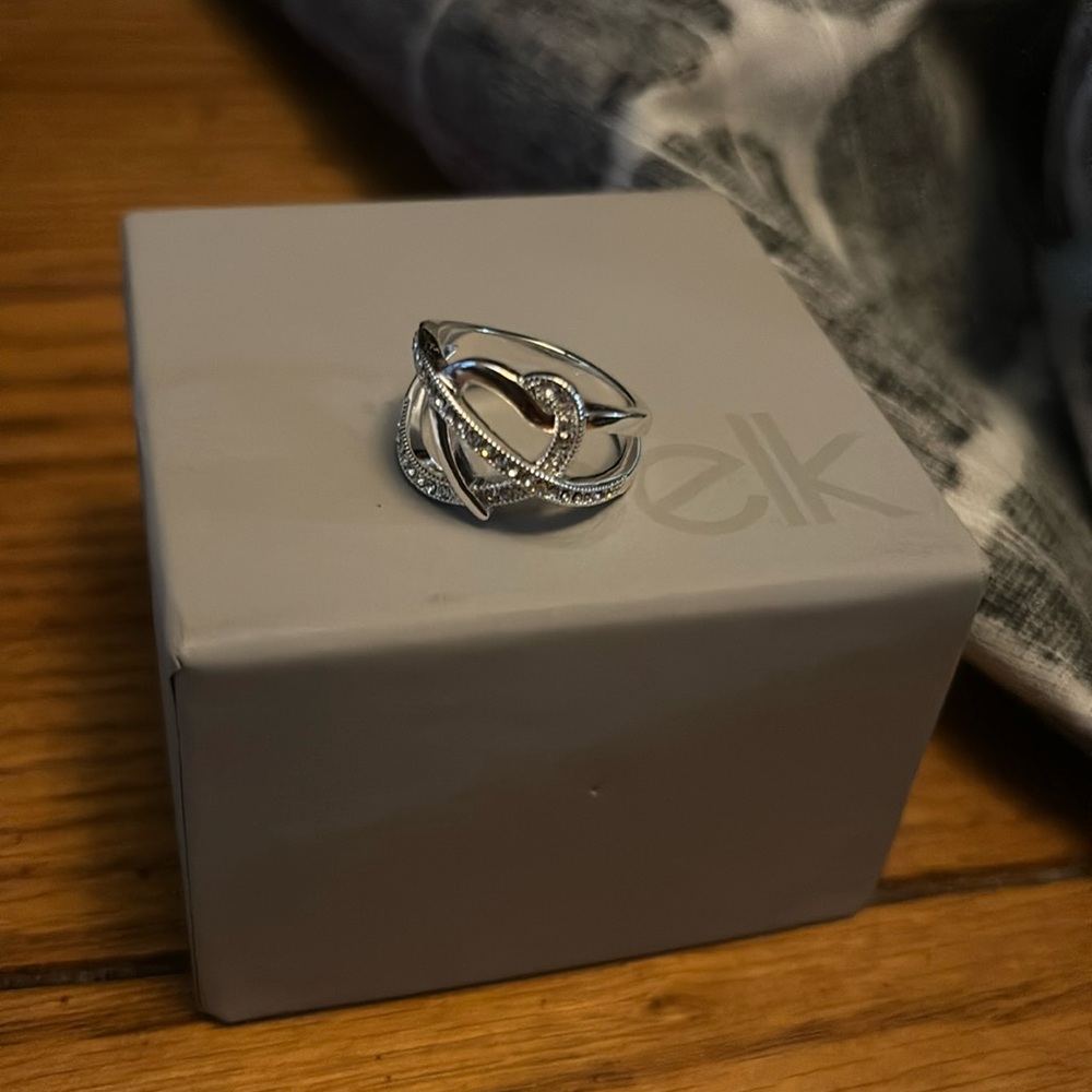 Only wore once beautiful double heart, silver rhinestone studded ring